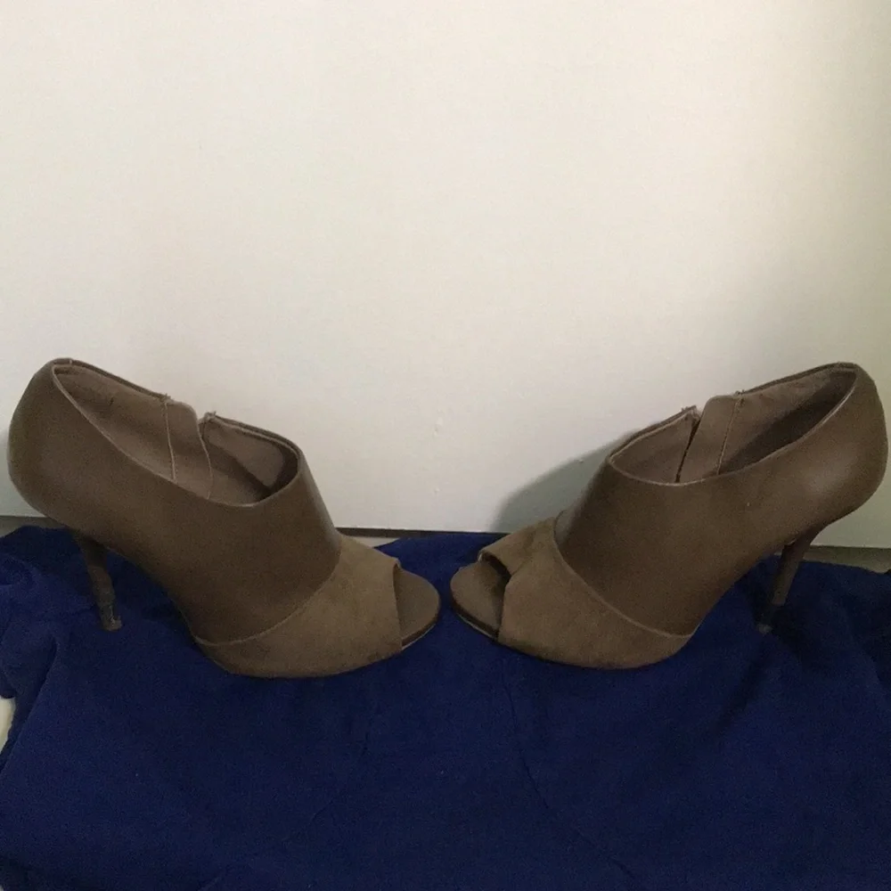 BCBG Generation, Tan, Bootie Heels. - Picture 3 of 9